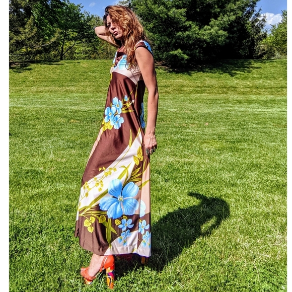 70s floral print retro Hawaiian Maxi dress - Picture 2 of 5